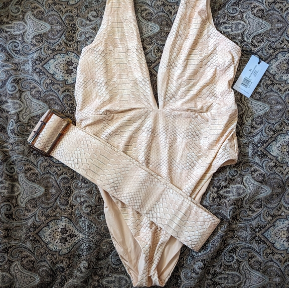 Weworewhat BRAND NEW Swimsuit - Picture 4 of 7